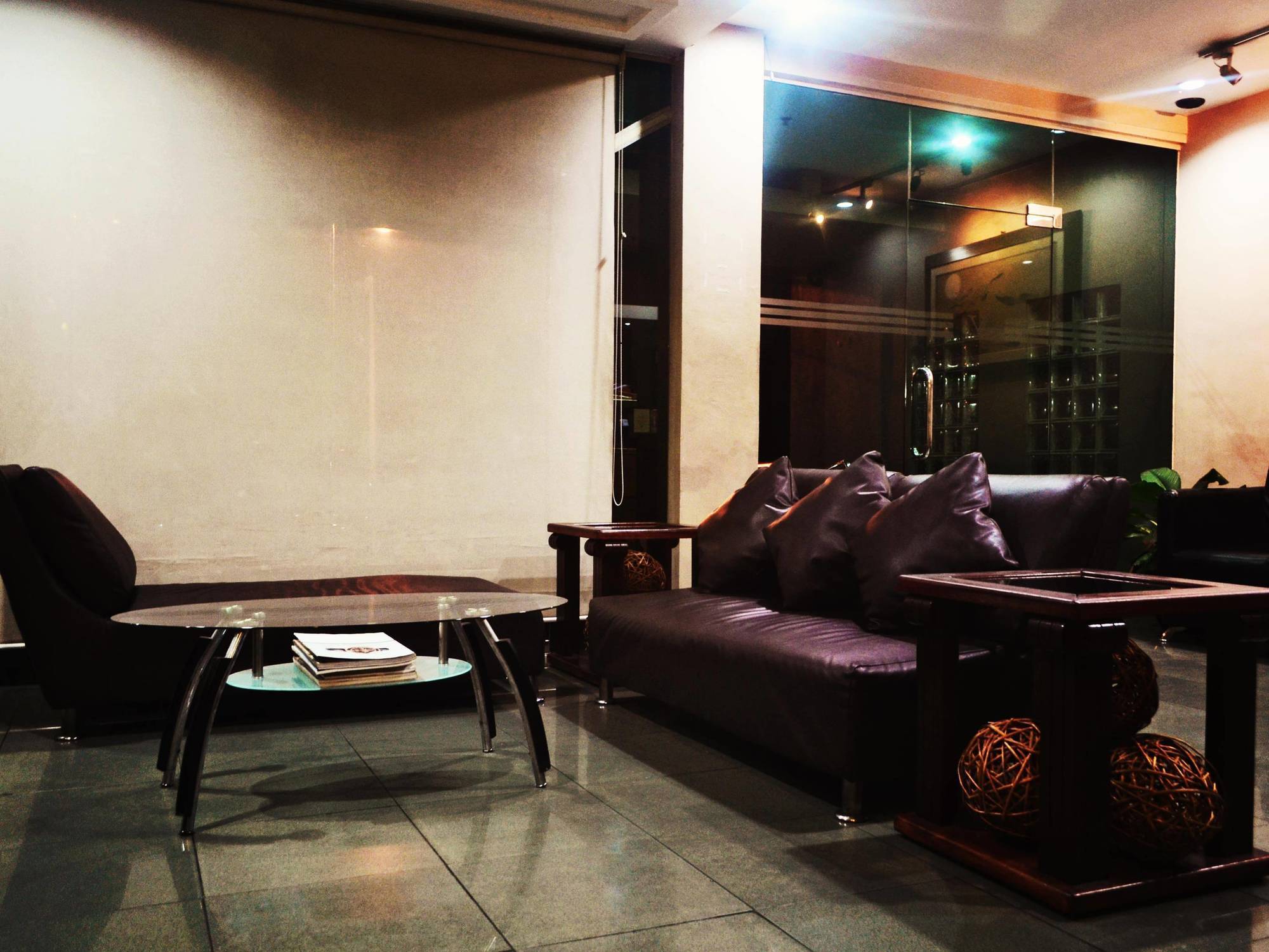 Vive Hotel Makati City Dış mekan fotoğraf