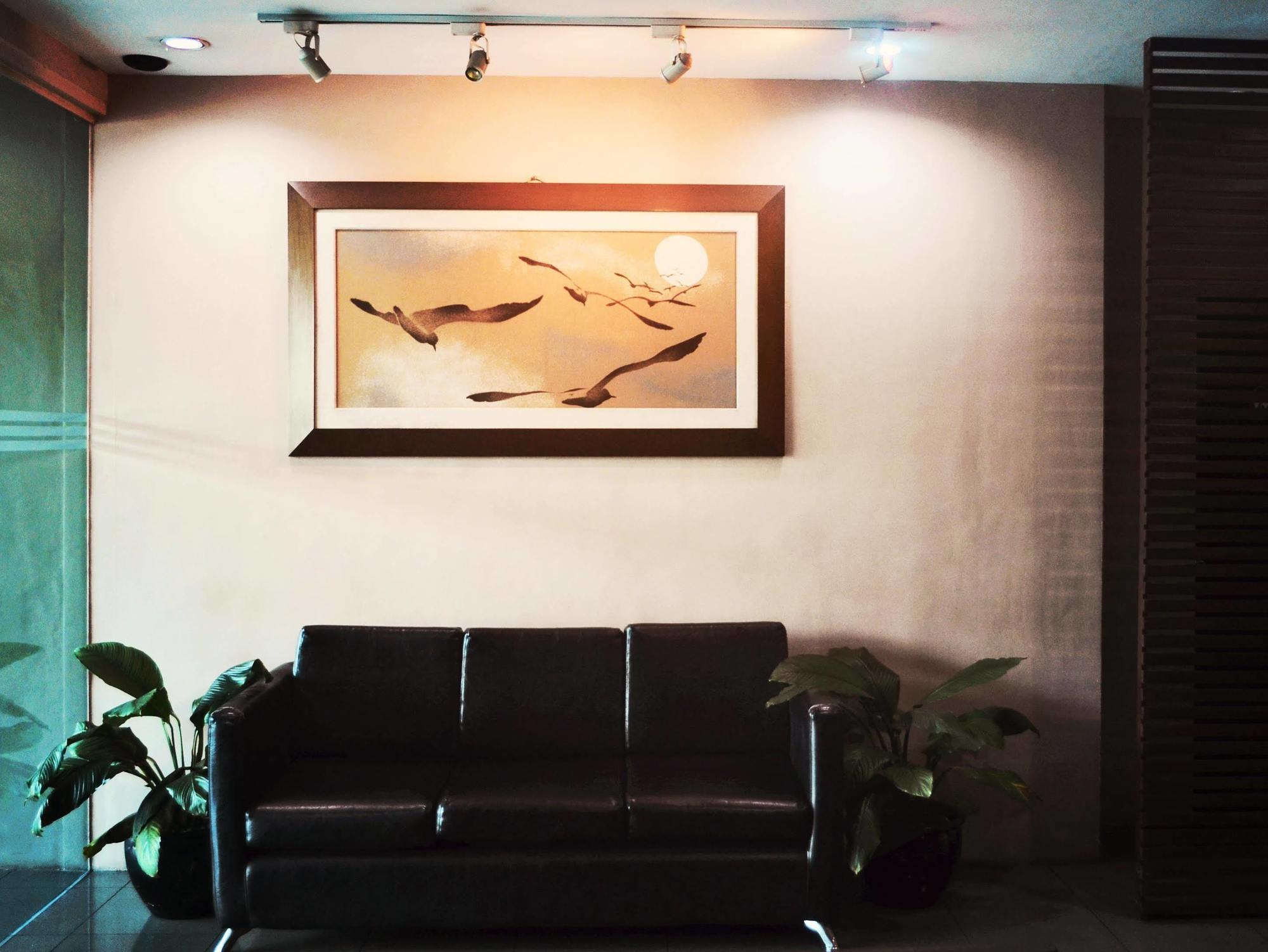 Vive Hotel Makati City Dış mekan fotoğraf