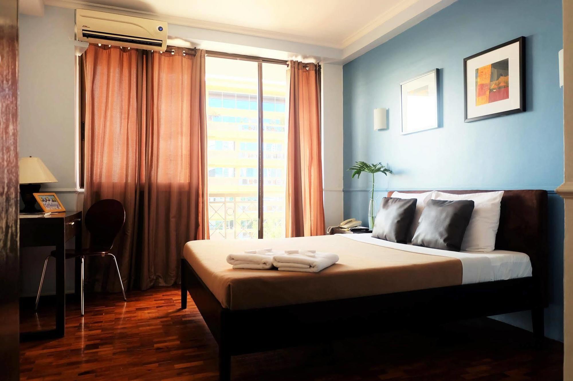 Vive Hotel Makati City Dış mekan fotoğraf