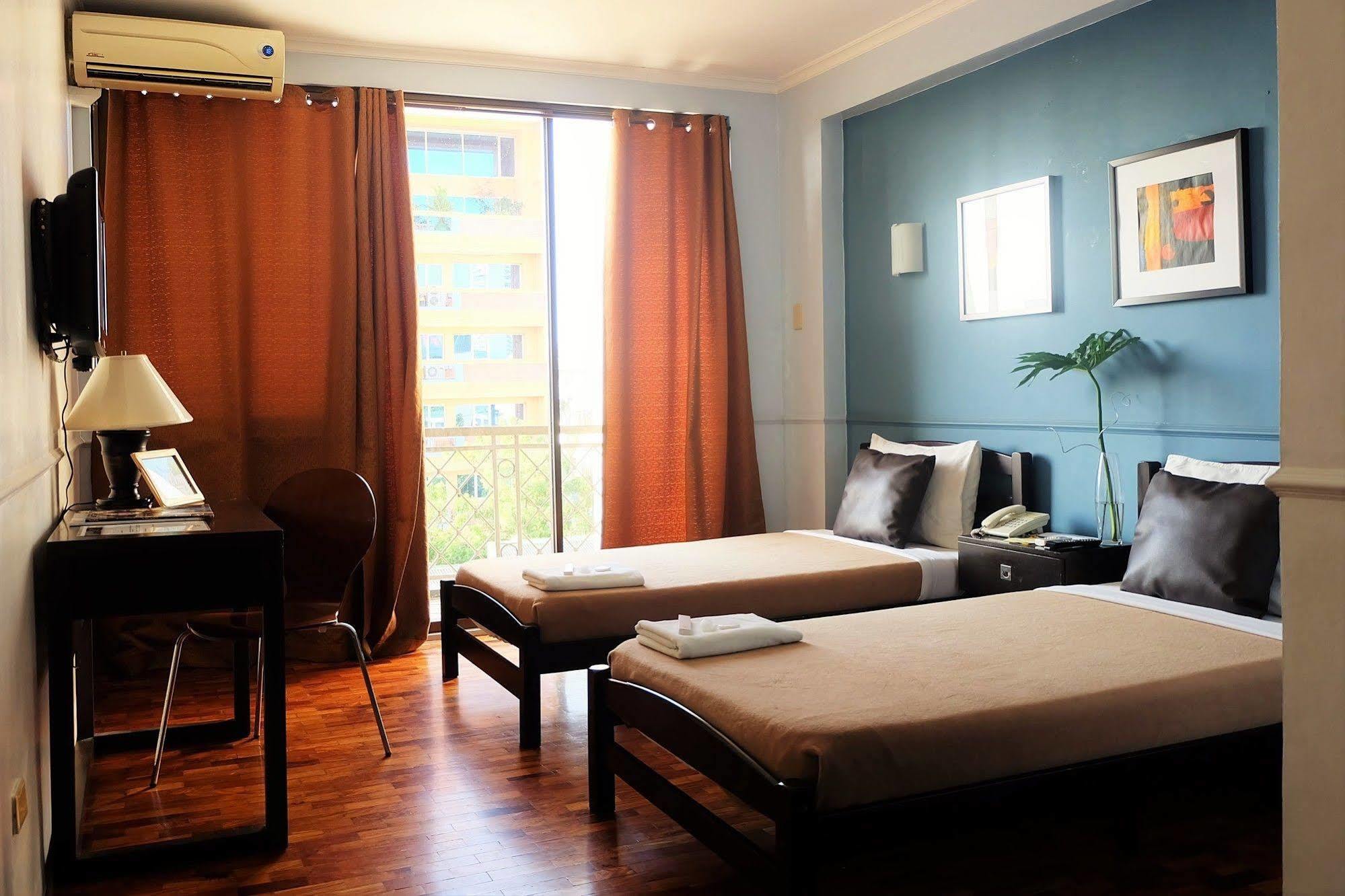 Vive Hotel Makati City Dış mekan fotoğraf