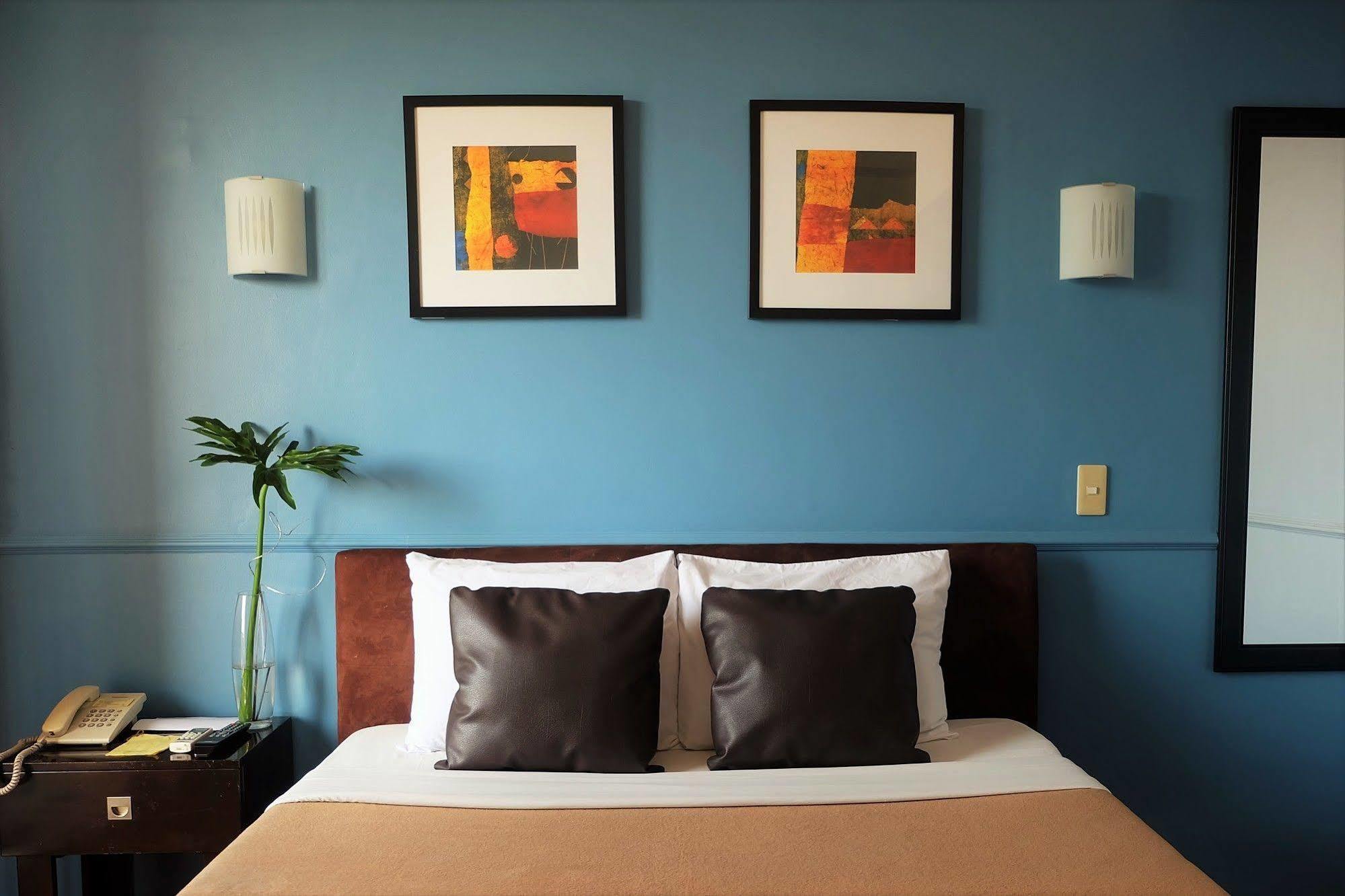 Vive Hotel Makati City Dış mekan fotoğraf