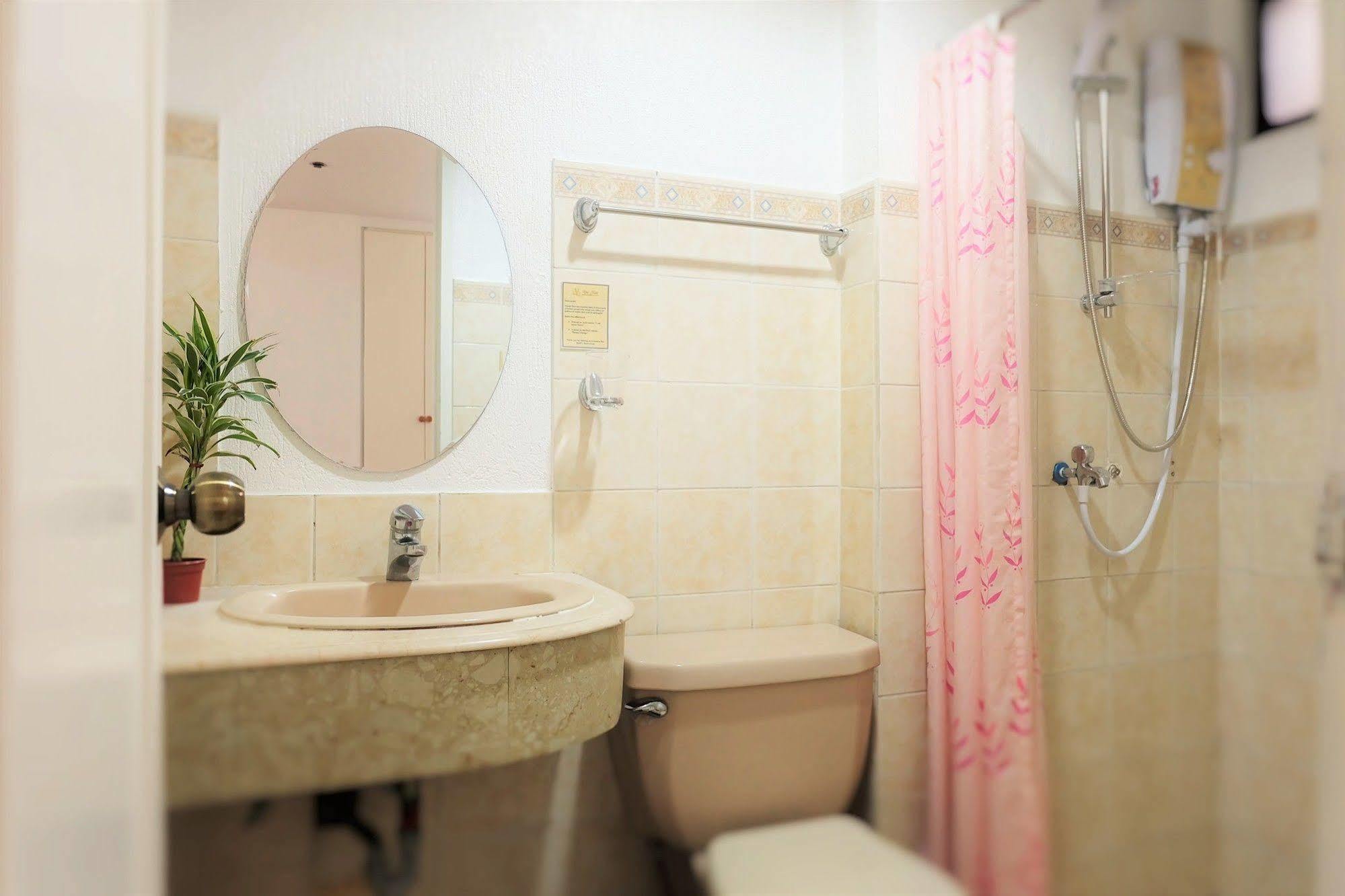 Vive Hotel Makati City Dış mekan fotoğraf
