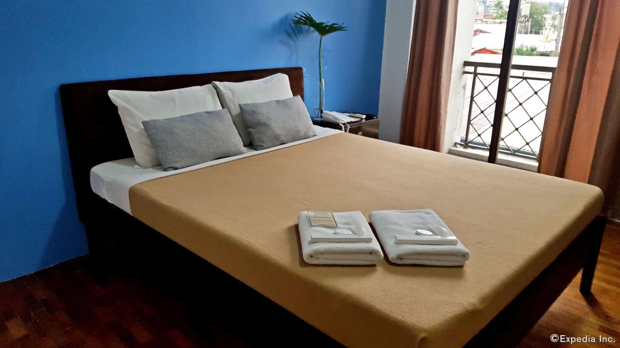 Vive Hotel Makati City Dış mekan fotoğraf
