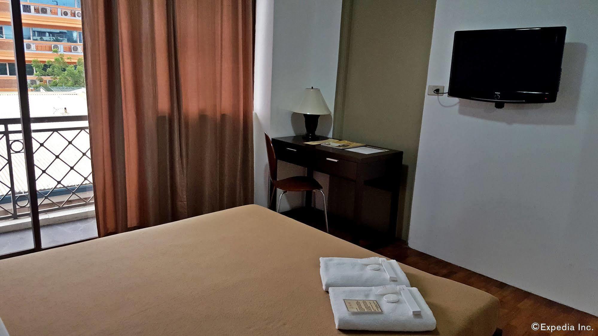 Vive Hotel Makati City Dış mekan fotoğraf