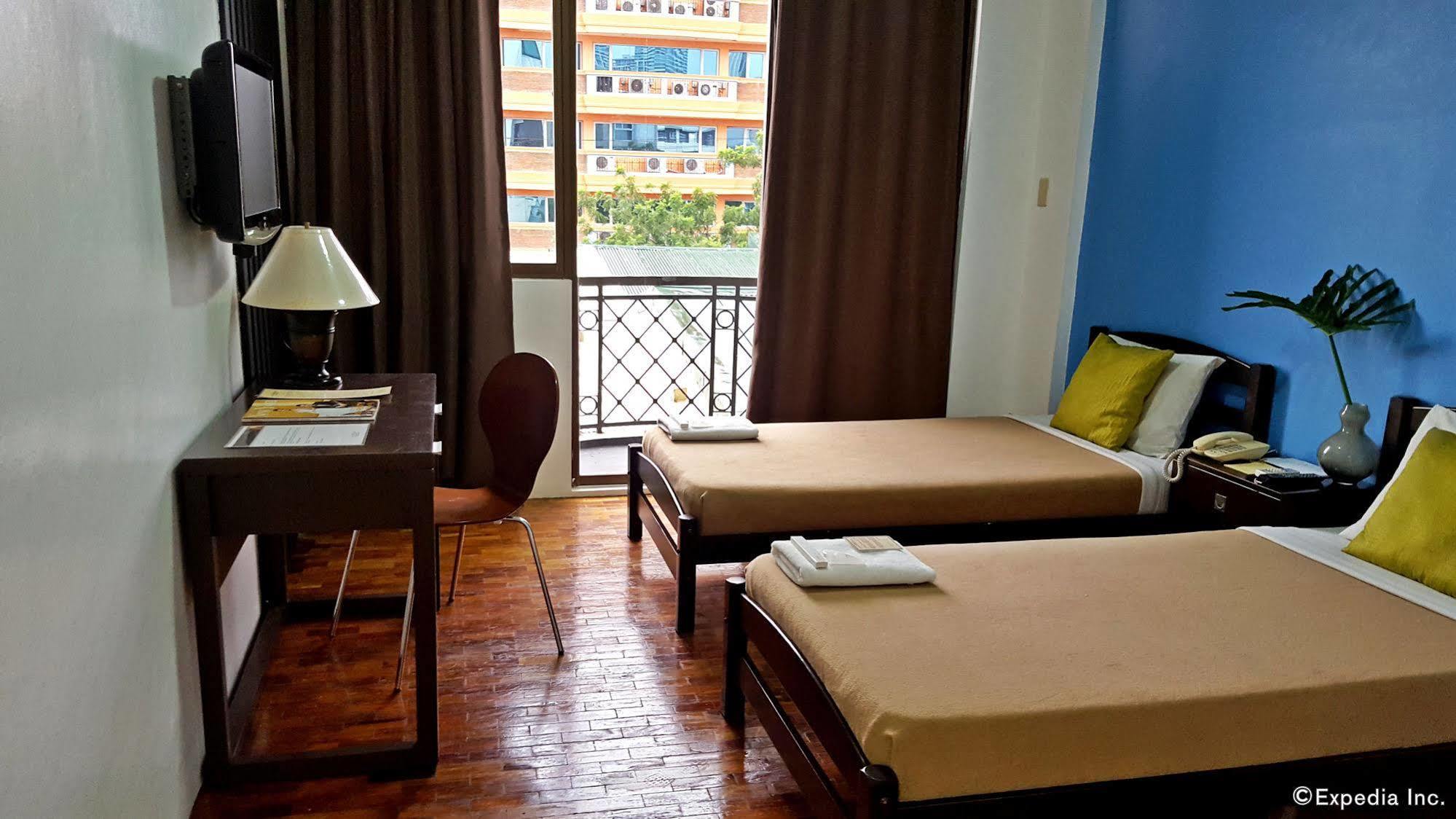 Vive Hotel Makati City Dış mekan fotoğraf